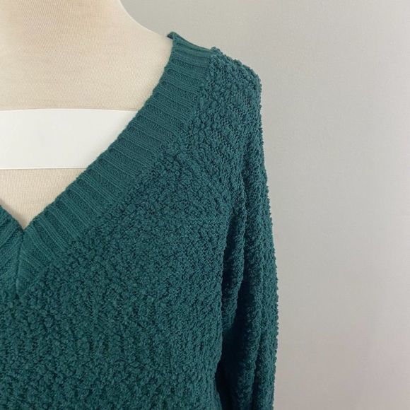 NWT LOVE BY DESIGN Green Dark Sea V Neck Teddy Swe - Picture 3 of 7